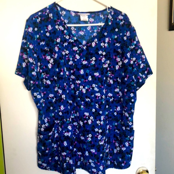 Scrub top - Picture 1 of 1